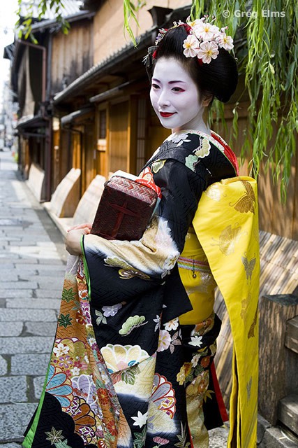 Maiko in Gion